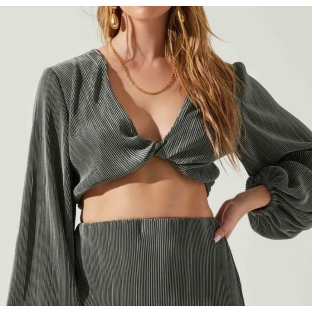 ASTR The Label Dark Sage Plisse Twist Front Crop Top ACT17812 Womens S NEW